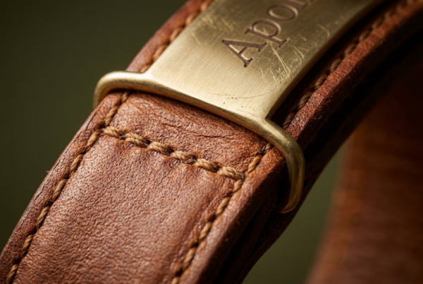 Collier Cuir Pleine Fleur Gravé — Son Nom à Vie