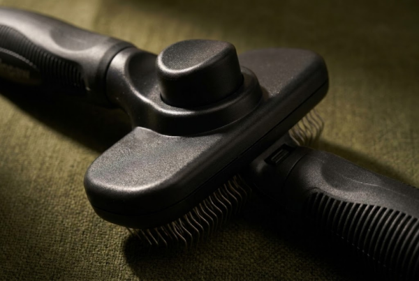 Brosse Auto-Nettoyante — Élimine Sous-Poil